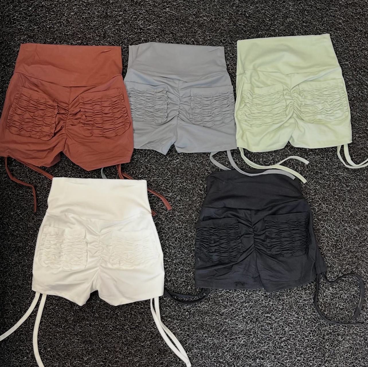 تصویر شورت ورزشی بغل گت دار لیفت کننده ی باسن جنس پنبه کش 