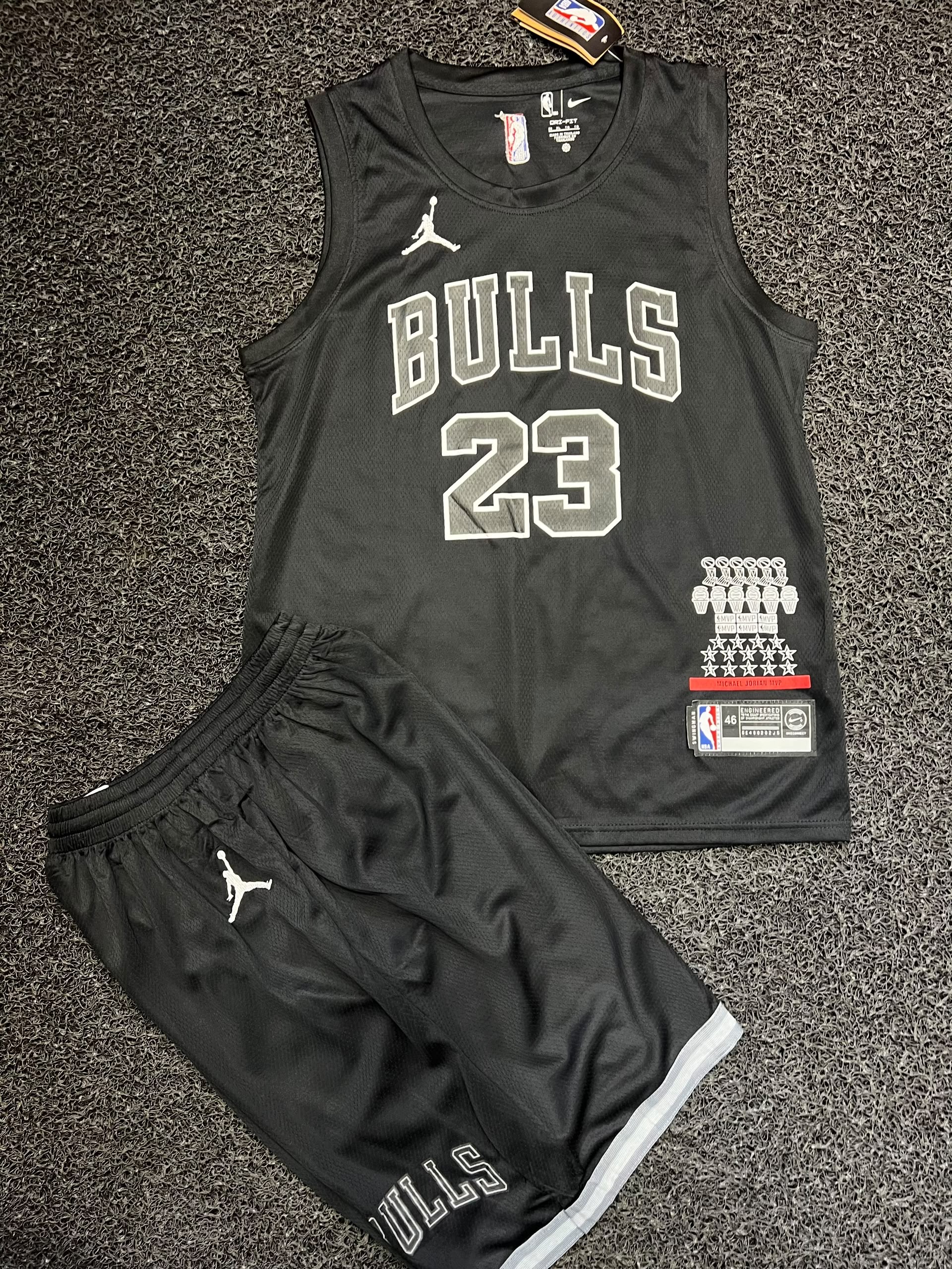 ست بسکتبالی اورجینال/تیم BULLS/بازیکن JORDAN شماره 23/مناسب بدنسازی و خونه و مسافرت/ارسال فوری