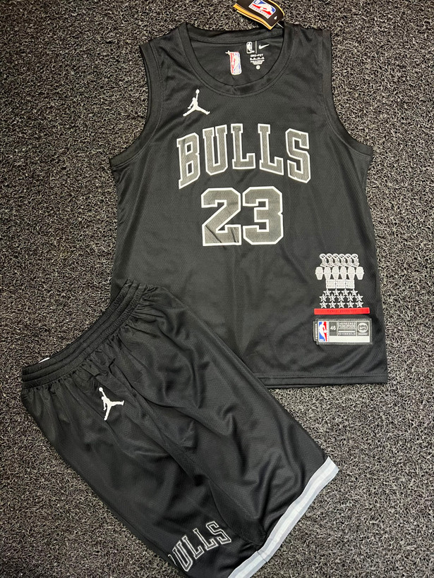 ست بسکتبالی اورجینال/تیم BULLS/بازیکن JORDAN شماره 23/مناسب بدنسازی و خونه و مسافرت/ارسال فوری